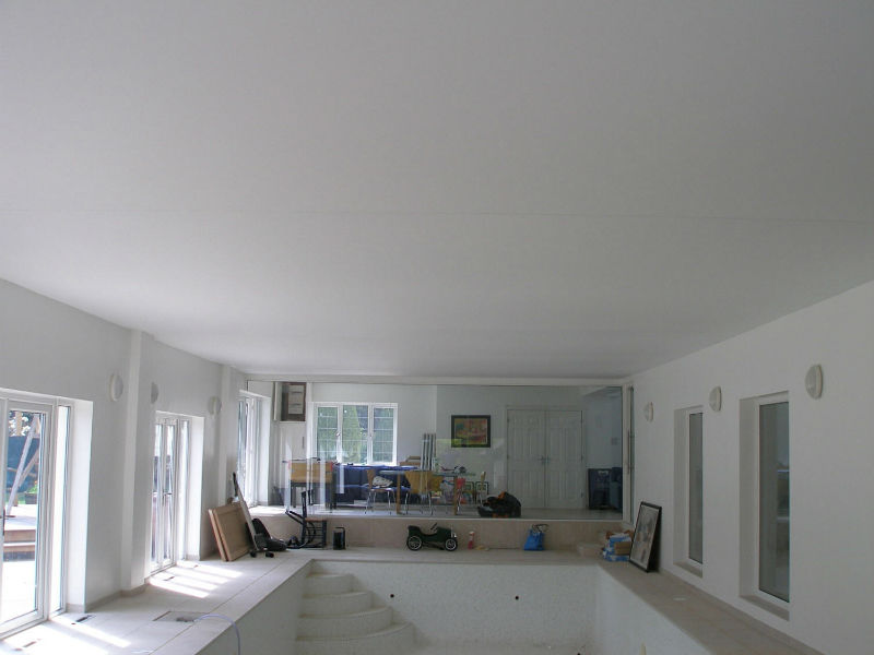 Натяжной матовый белый потолок